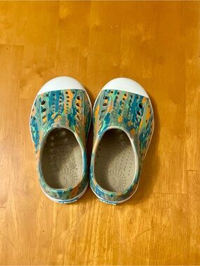 Native Jefferson Sugarlite Shoes,  City Eucamo/White/Tan - Size C5 (EUC)